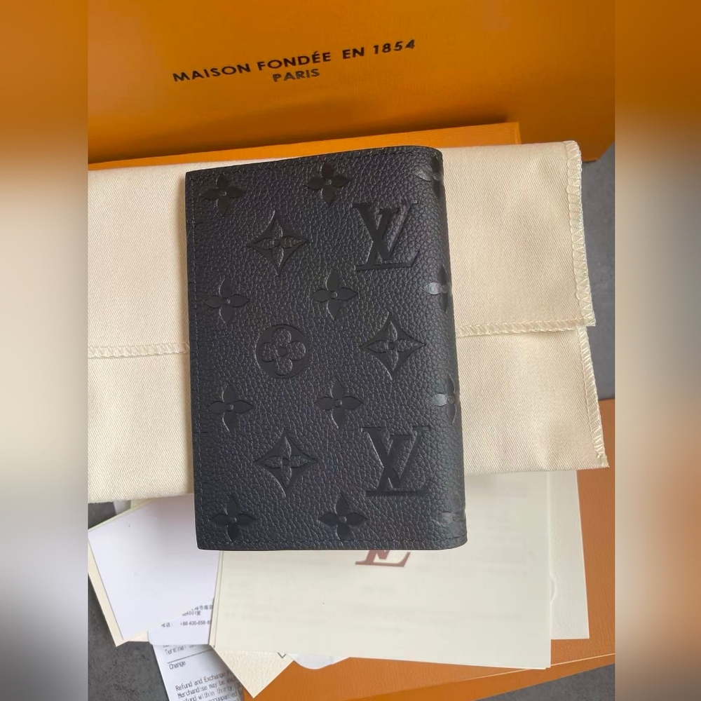 Louis Vuitton Passport Cover - Picture 3 of 11